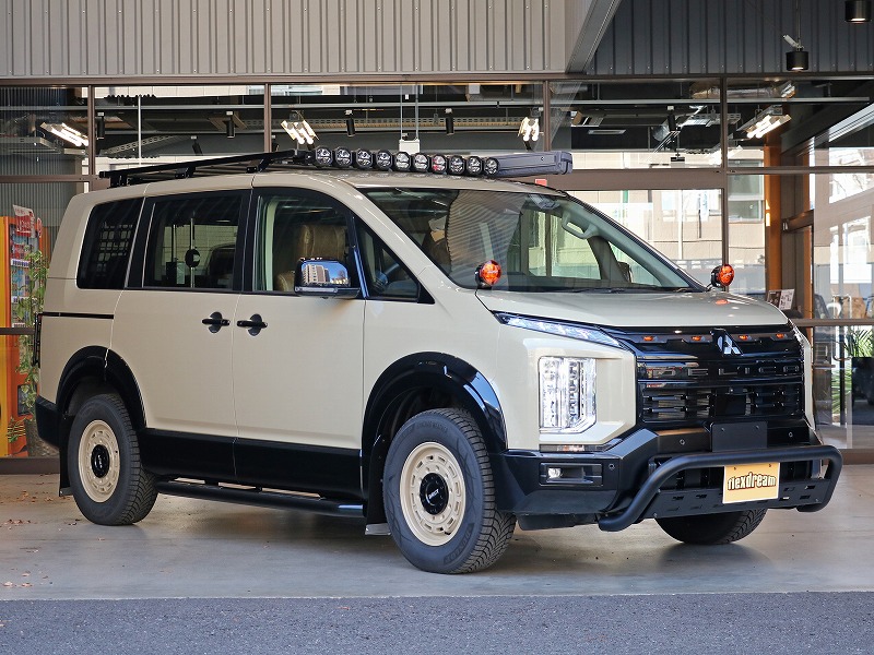 新型デリカD:5 ベージュ カスタム flexdreamフロントブッシュバー　IPFルーフラック＋LEDライト