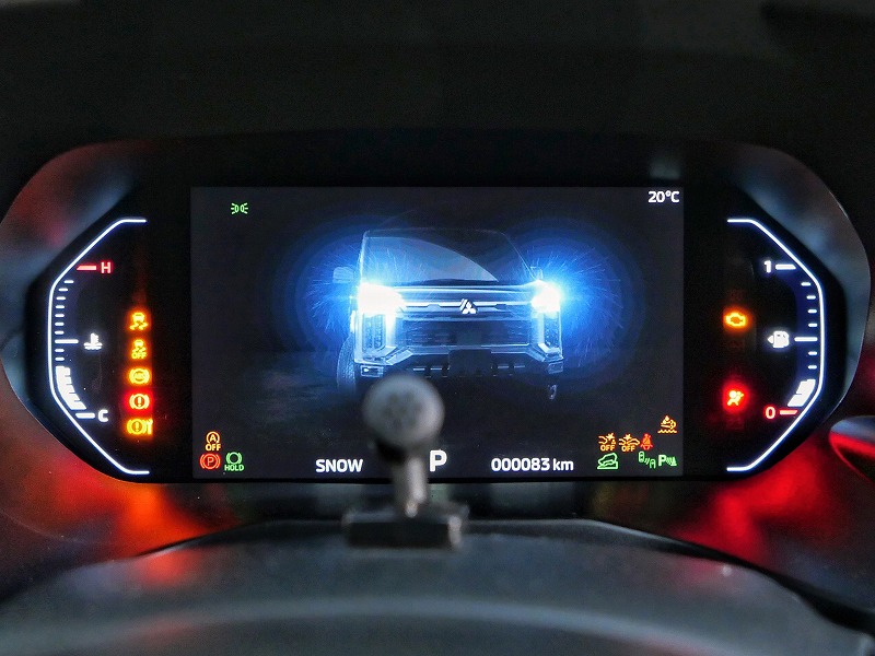 新型デリカD5 マイナーチェンジ後モデル 新装備：8インチカラー液晶モニター