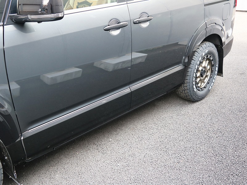 新型デリカD5 マイナーチェンジ後モデル 電動サイドステップ（収納時）