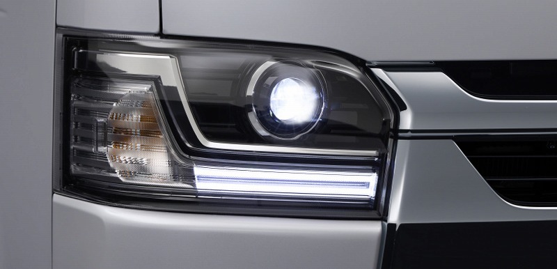 新型ハイエース9型 外観変更点：Bi-beam LEDヘッドランプ（新デザイン）
