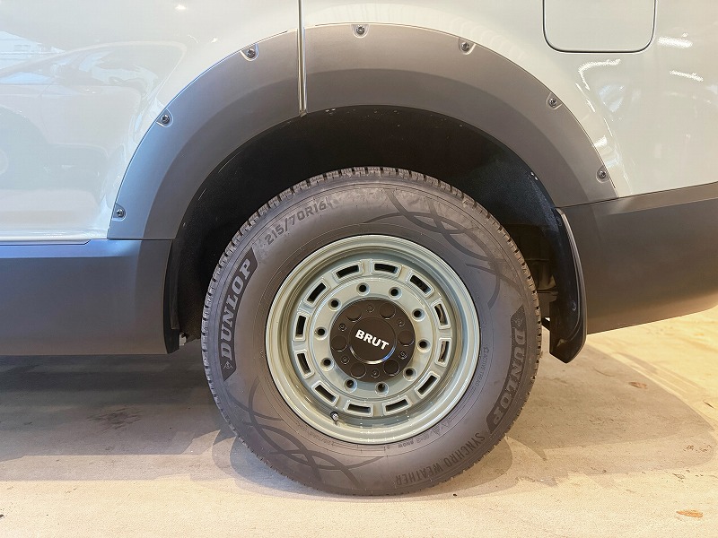 旧型デリカD:5 アーバンカーキ カスタム BRUT BR-70アルミホイール DUNLOP シンクロウェザー タイヤ