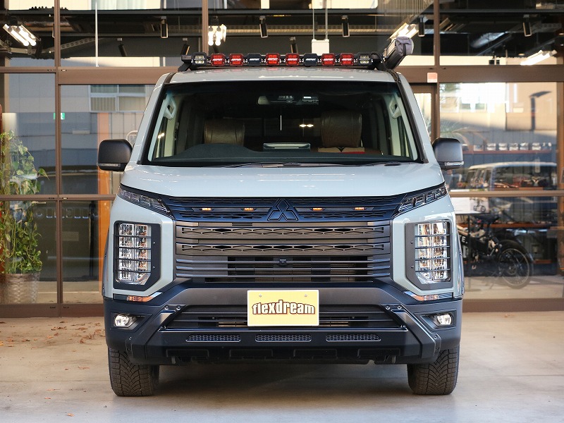 旧型デリカD:5 アーバンカーキ カスタム IPFルーフラック＋LEDスクエアランプ＋グリルマーカー