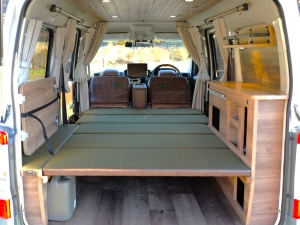 タウンエースタウンエース　車中泊できるライトキャンピングカー MONOBOX