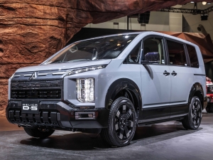 デリカＤ５新車コンプリート新型デリカD5　モデルチェンジ　改良後