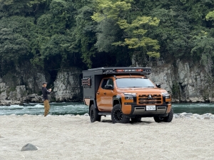トライトン三菱ピックアップトラック　トライトン