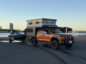 トライトン三菱ピックアップトラック　トライトン