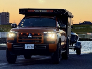 トライトン三菱ピックアップトラック　トライトン