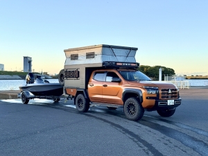 トライトン三菱ピックアップトラック　トライトン