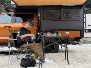 トライトン三菱ピックアップトラック　トライトン
