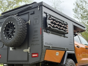 トライトン三菱ピックアップトラック　トライトン