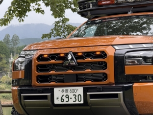 トライトン三菱ピックアップトラック　トライトン