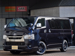 ハイエースＶ新車アウトレットディーゼル4WD　ベッド付き　車中泊