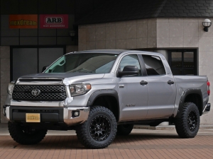 タンドラ 新車並行　2018年モデル　リフトアップ