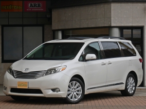 シエナ新車並行　2015年モデル　最上級グレード
