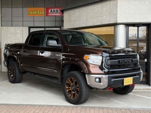 タンドラ 新車並行　2017年モデル　ベンコラ　6人乗り