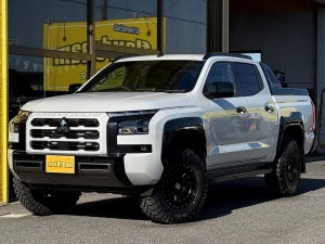 トライトン三菱ピックアップトラック　トライトン