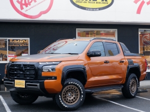 トライトン三菱　トライトン　オレンジ