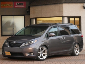 シエナ新車並行　2013年モデル